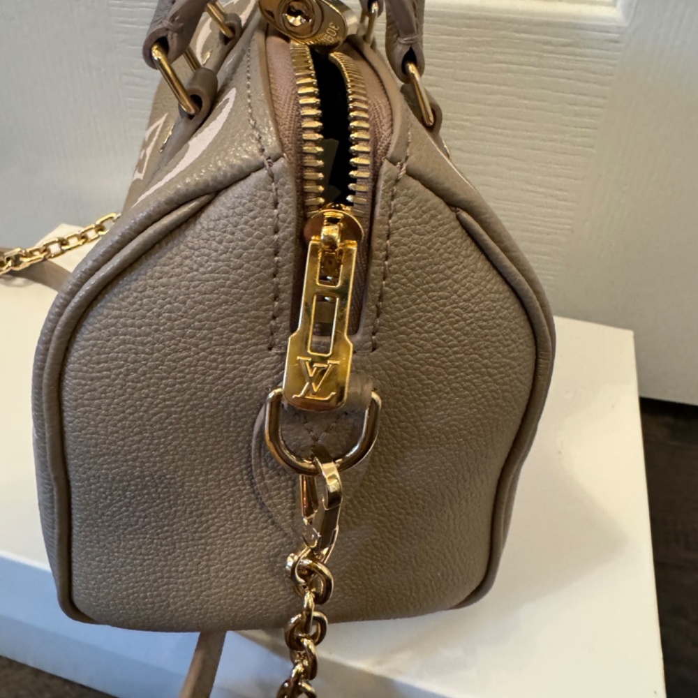 Authentic Louis Vuitton Speedy 20 - Picture 4 of 7